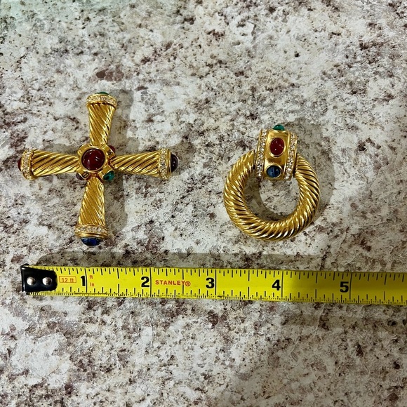 Givenchy vintage brooch and single earring - Picture 10 of 11